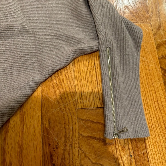 NWT Philosophy Taupe Ribbed Sweater with zippers on sleeves - Picture 3 of 4